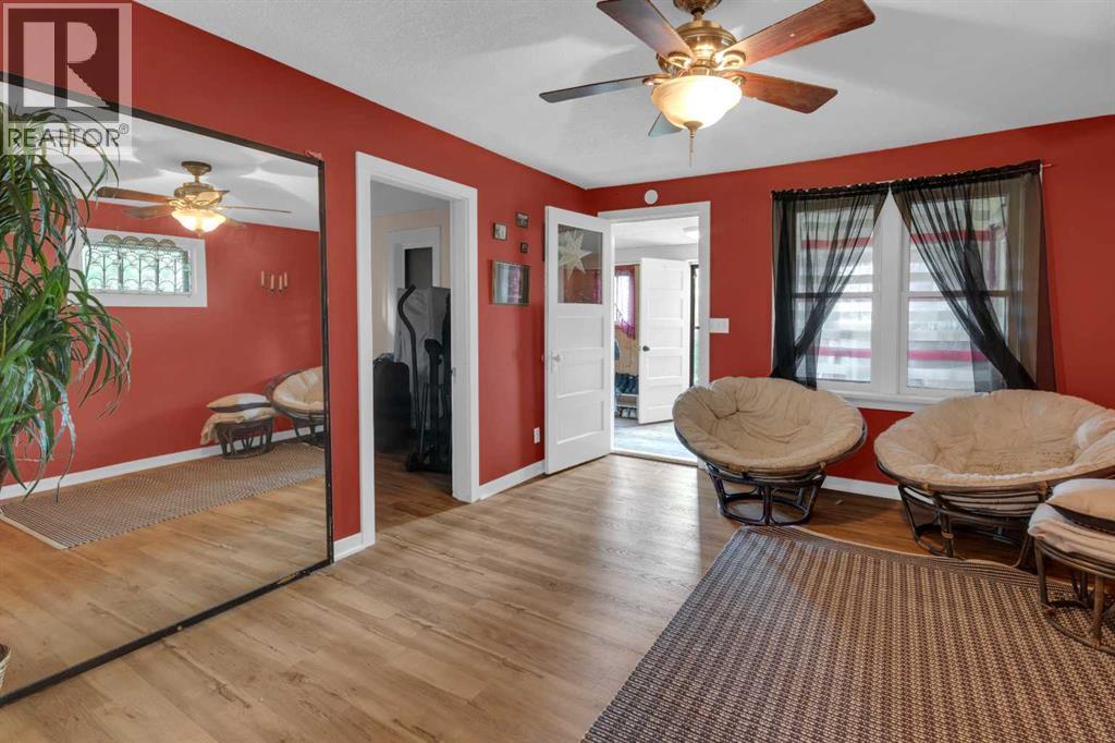 215 4 Street - 3