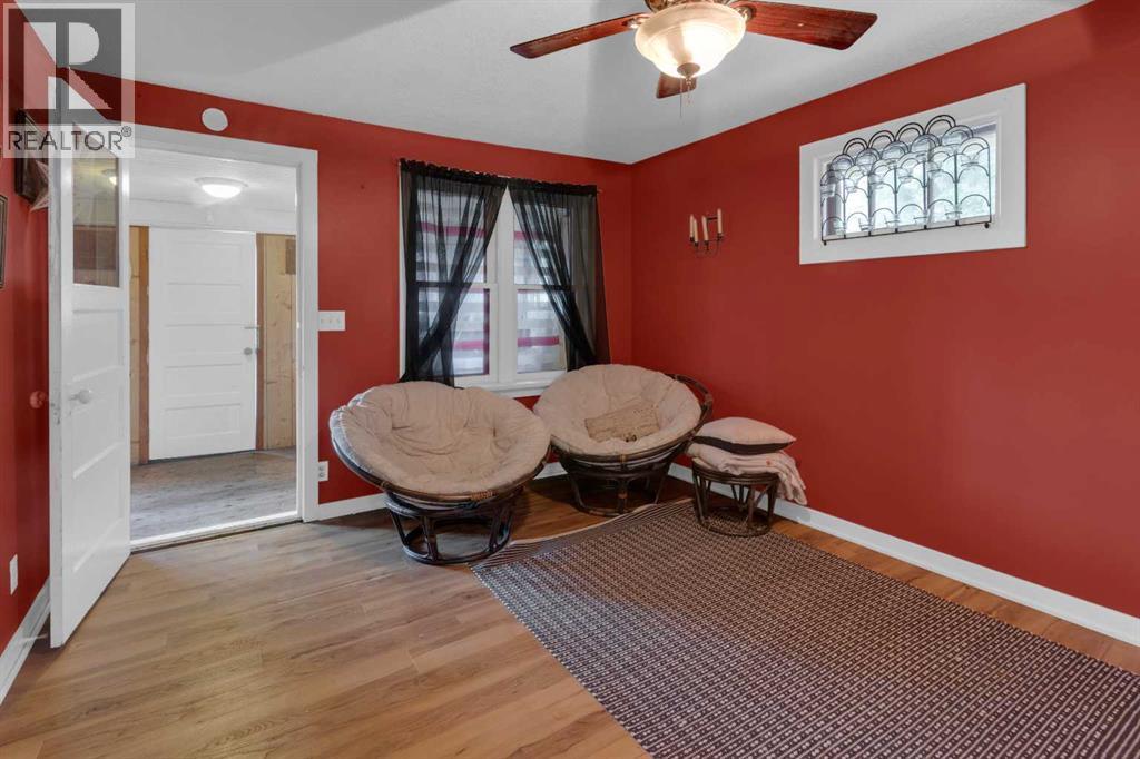 215 4 Street - 4