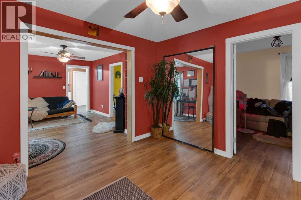 215 4 Street - 6