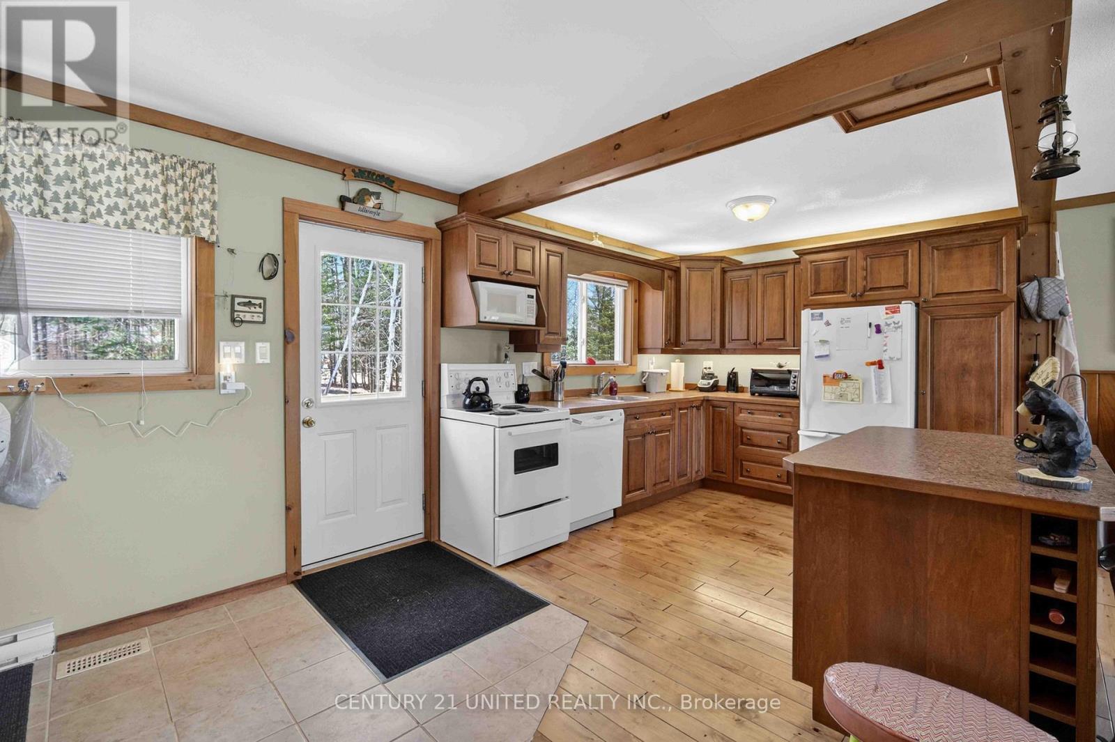 1047 REDWOOD LANE - 11