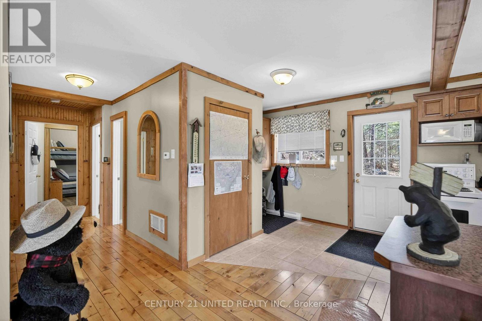 1047 REDWOOD LANE - 22