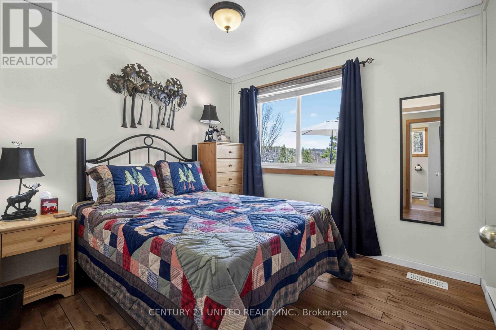 1047 REDWOOD LANE - 23