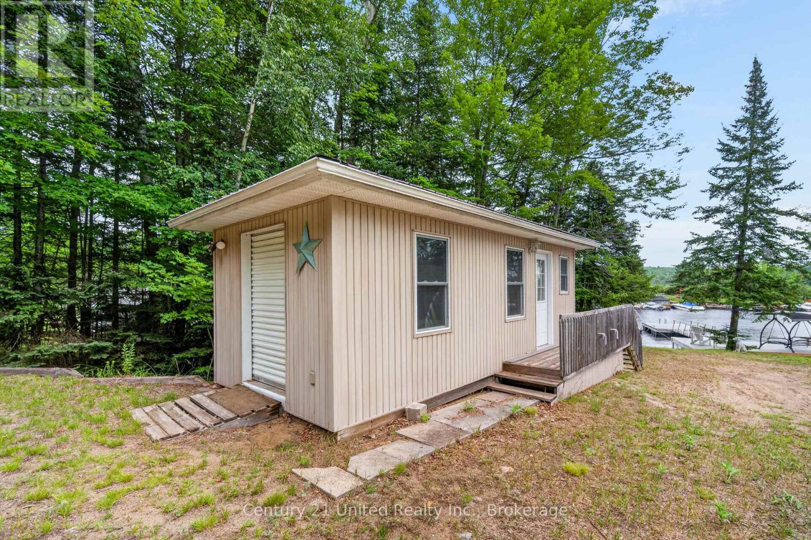 1047 REDWOOD LANE - 32