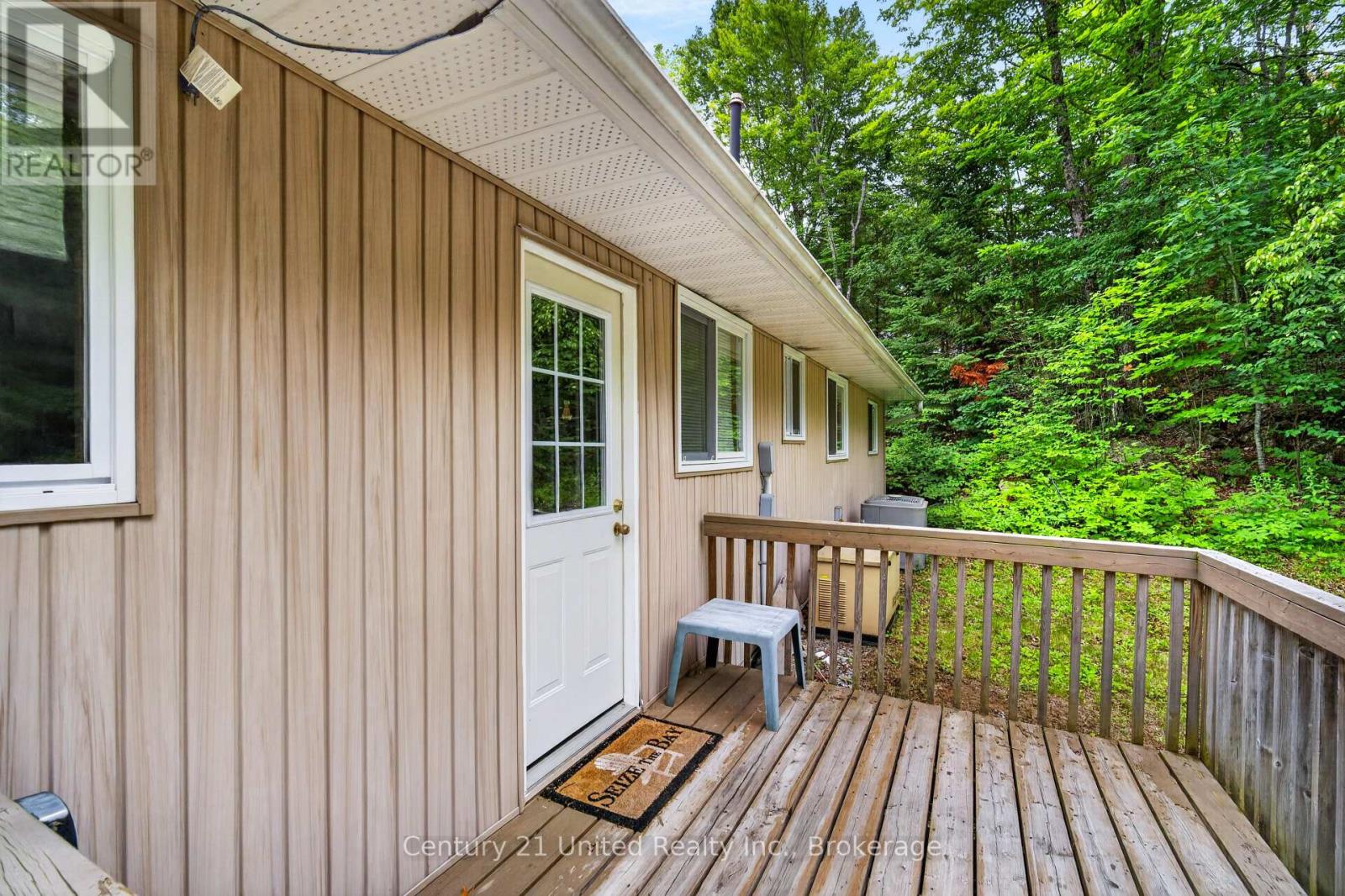 1047 REDWOOD LANE - 35