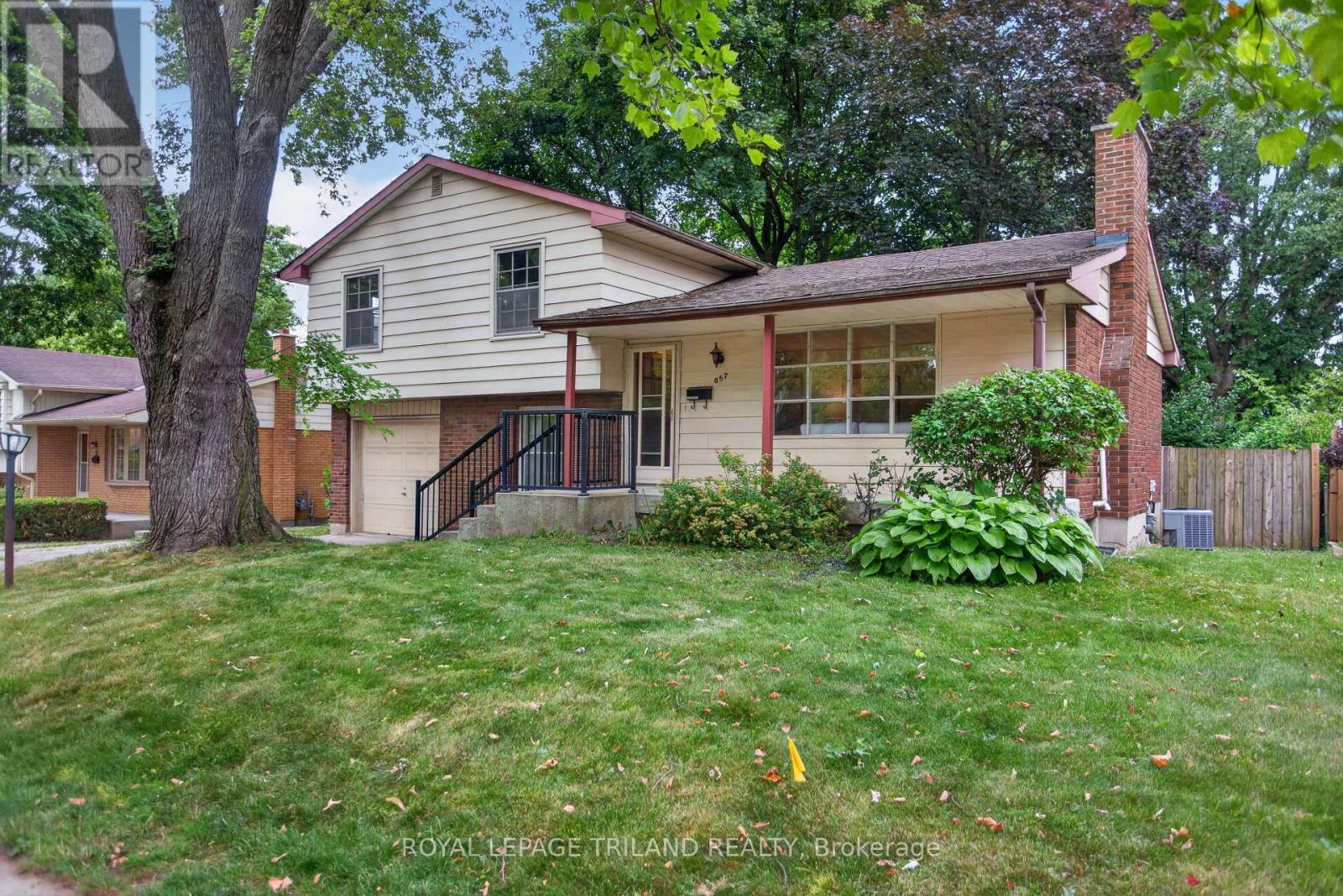 657 VISCOUNT ROAD - 1