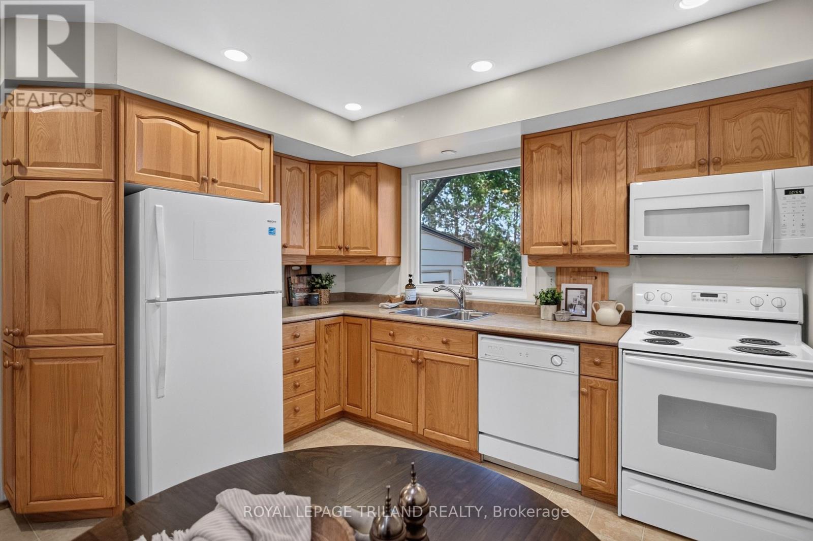 657 VISCOUNT ROAD - Image 15