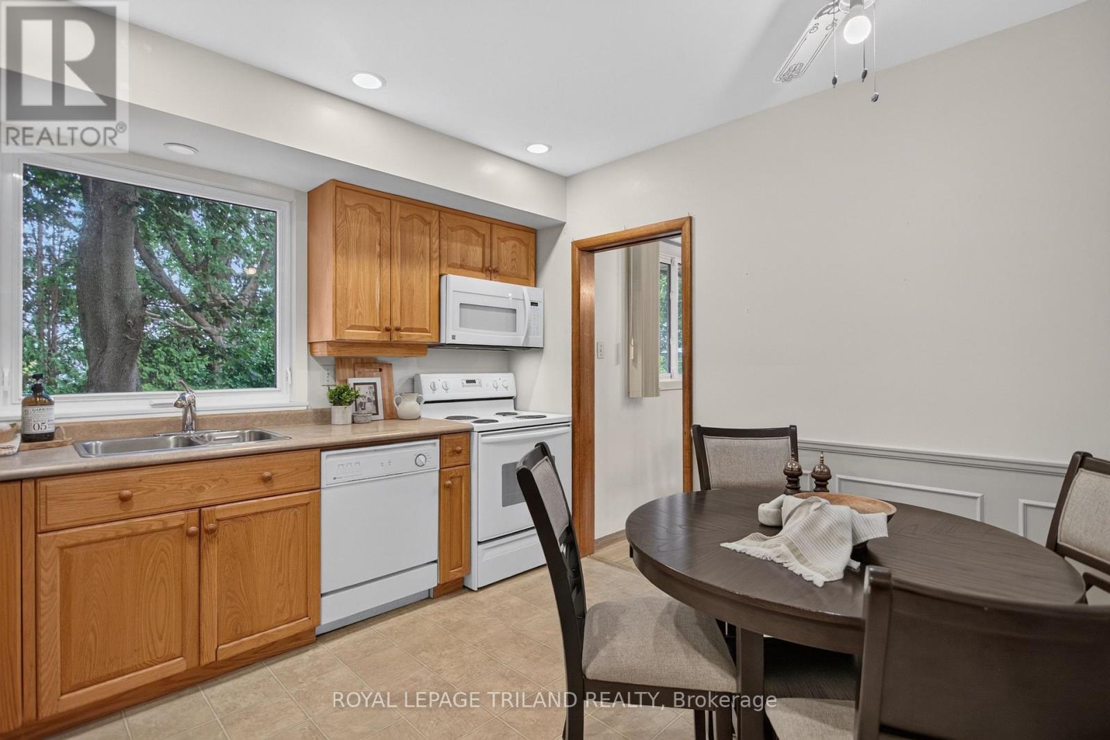 657 VISCOUNT ROAD - 16