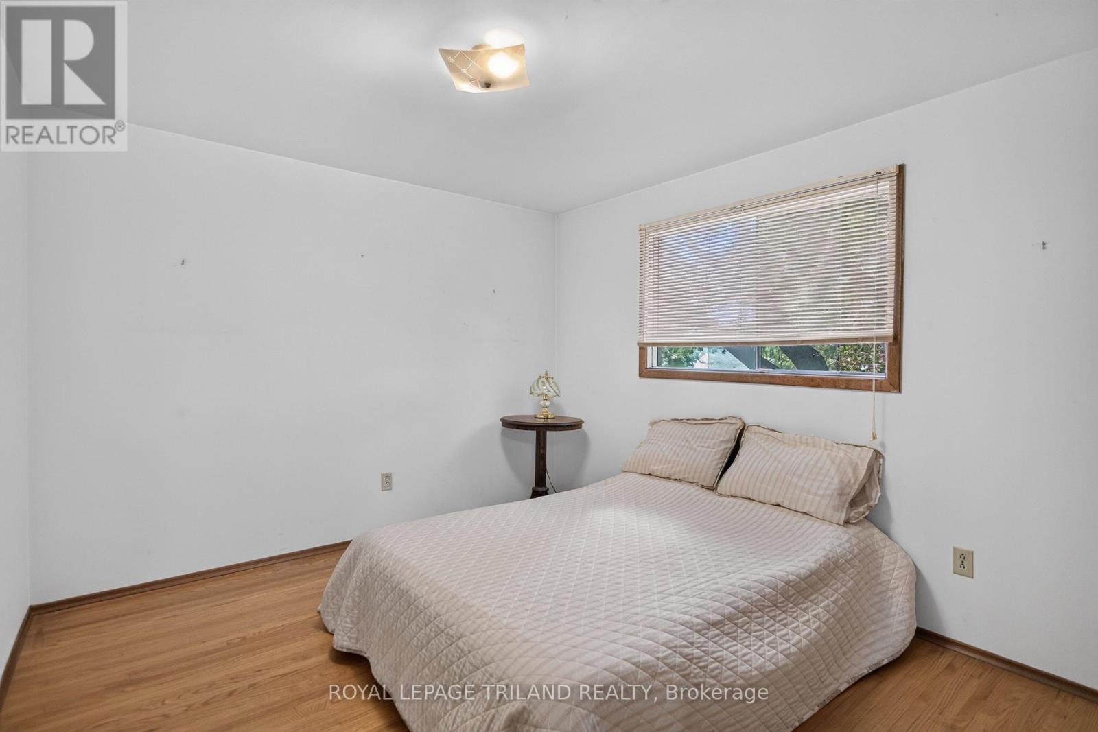 657 VISCOUNT ROAD - 21