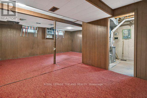 657 VISCOUNT ROAD - 32