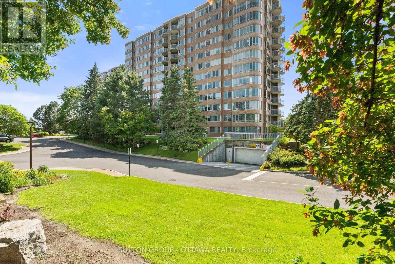 #917 100 GRANT CARMAN DRIVE - 1
