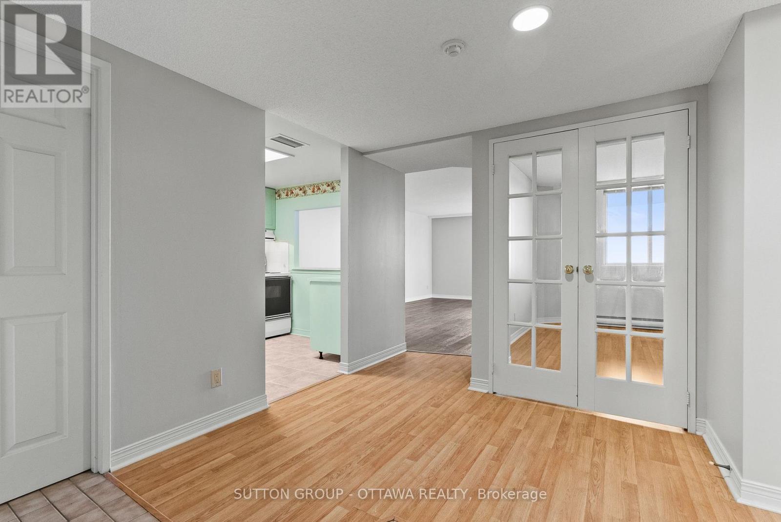 #917 100 GRANT CARMAN DRIVE - 11