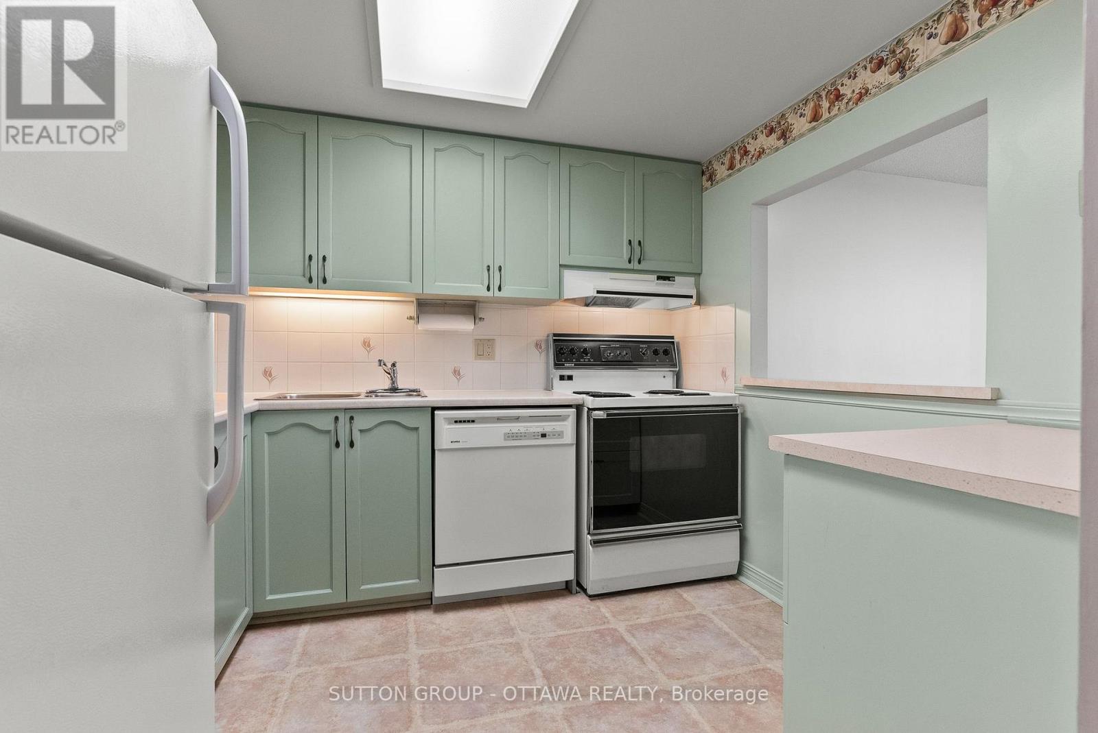 #917 100 GRANT CARMAN DRIVE - 12