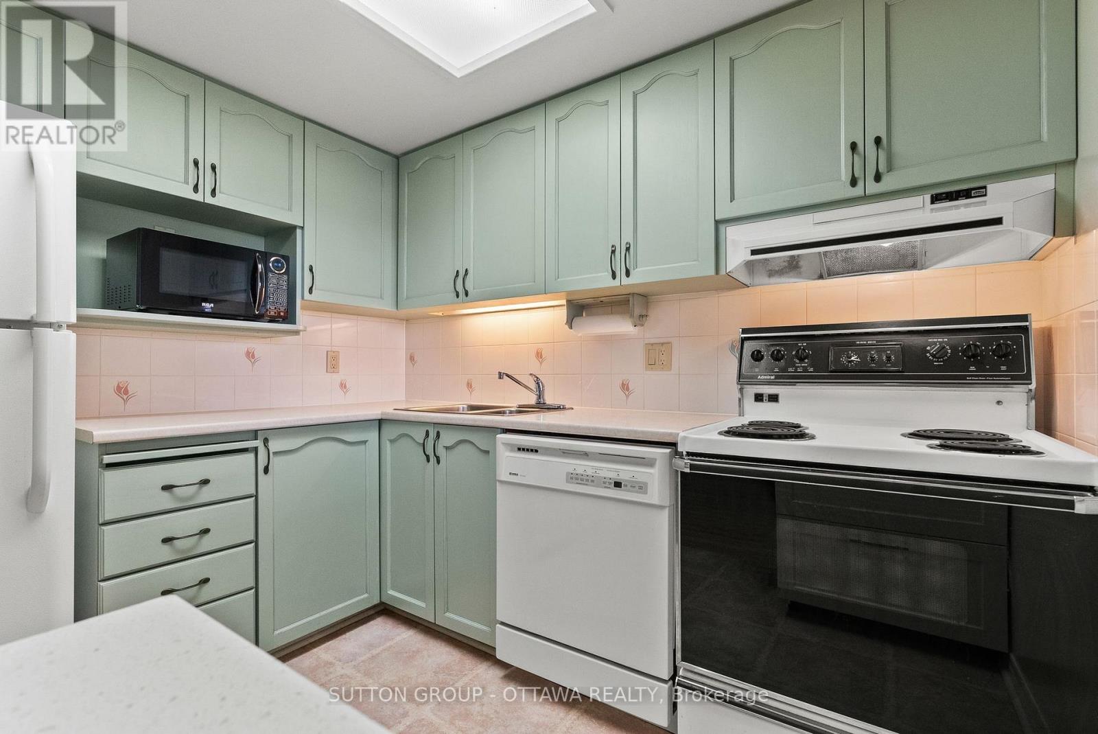 #917 100 GRANT CARMAN DRIVE - 13