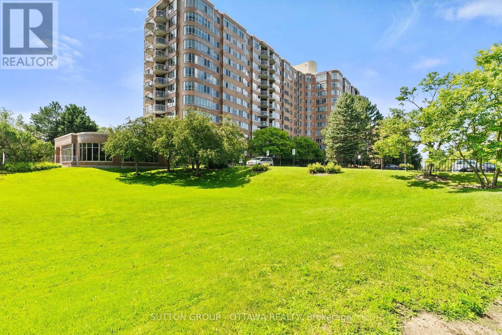 #917 100 GRANT CARMAN DRIVE - 2