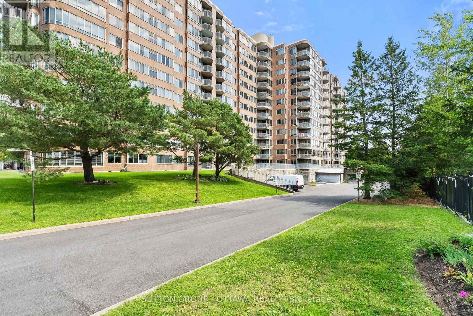 #917 100 GRANT CARMAN DRIVE - 3