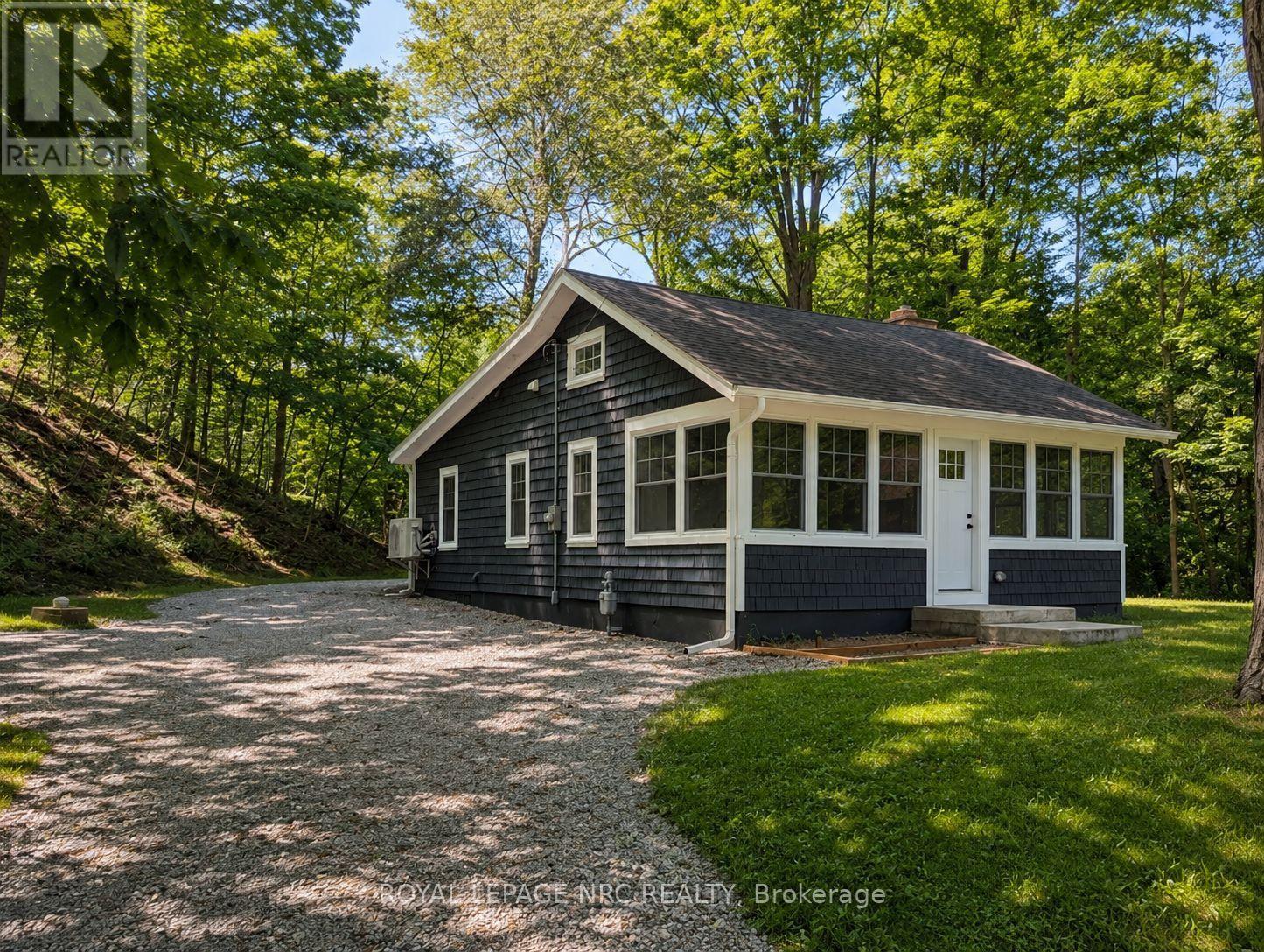 212 HOLLOWAY BAY ROAD S - 1