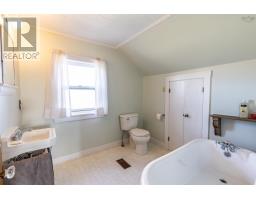 41 School Street, Lower West Pubnico, NS B0W2C0 Photo 17