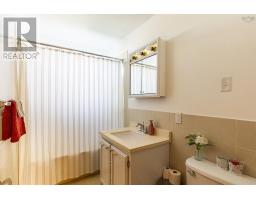 4pc Bathroom - 41 School Street, Lower West Pubnico, NS B0W2C0 Photo 11