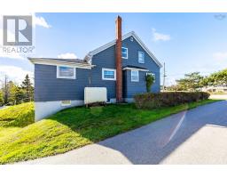 41 School Street, Lower West Pubnico, NS B0W2C0 Photo 25