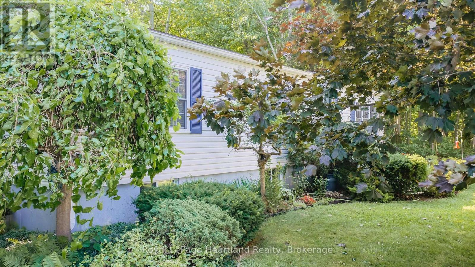 16 HURON LANE - 28