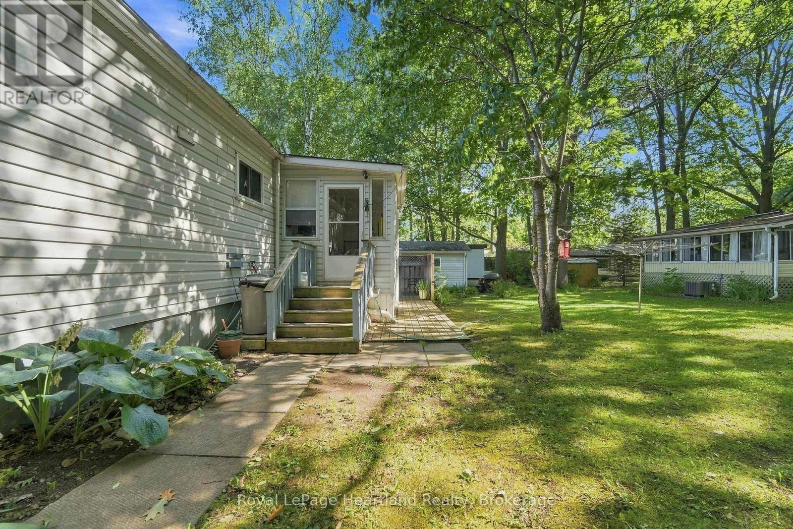 16 HURON LANE - 3