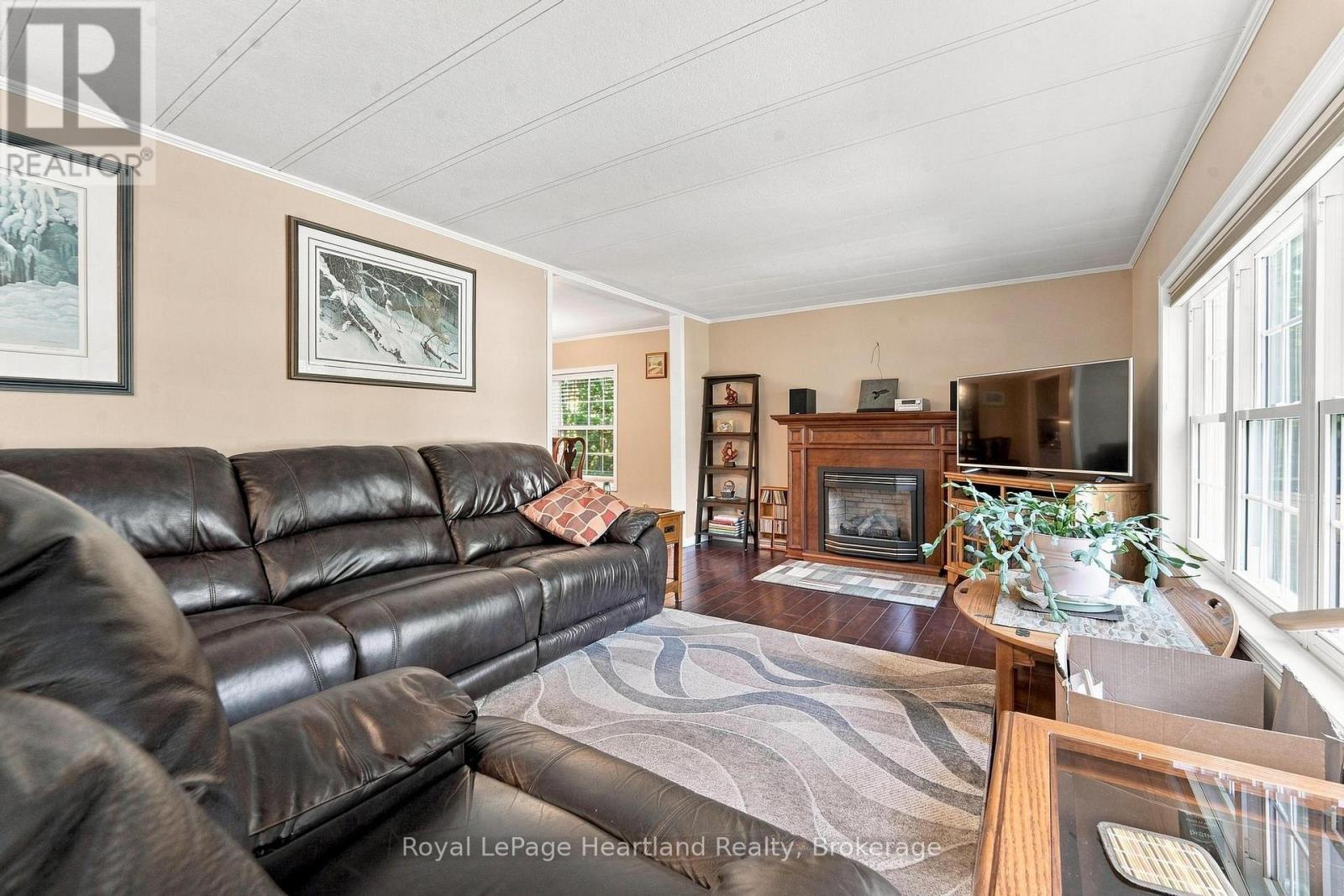 16 HURON LANE - 6
