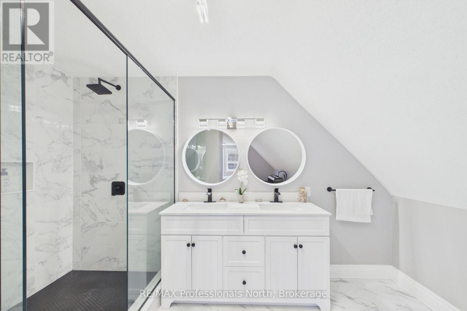 1196 RAVENSCLIFFE ROAD - 22