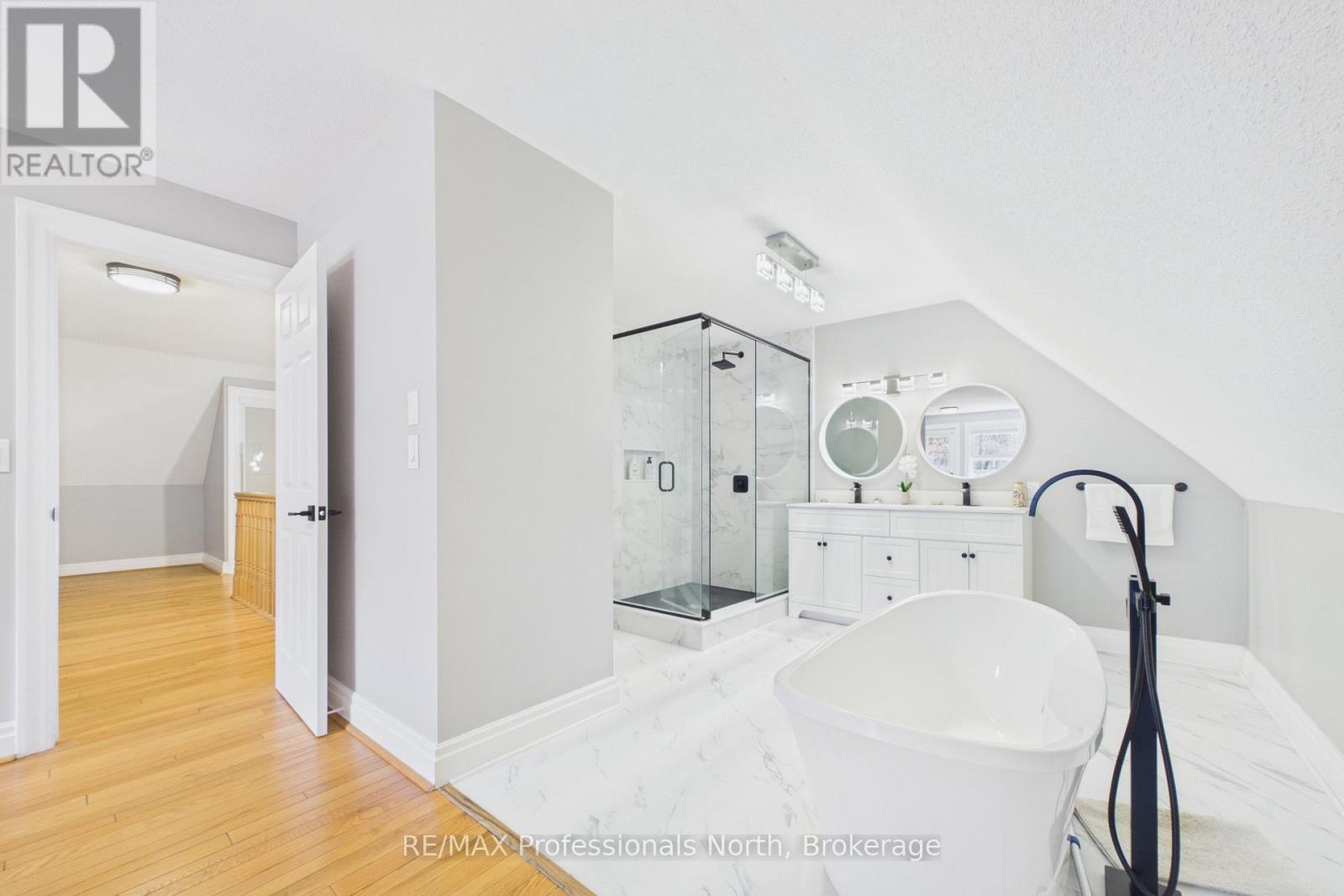 1196 RAVENSCLIFFE ROAD - 23
