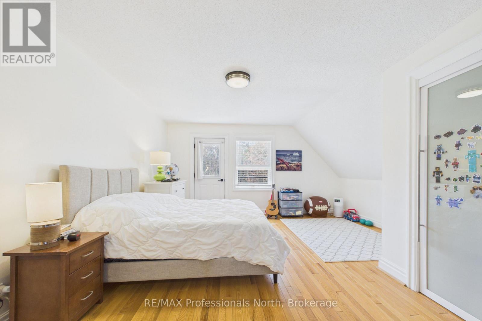 1196 RAVENSCLIFFE ROAD - 24