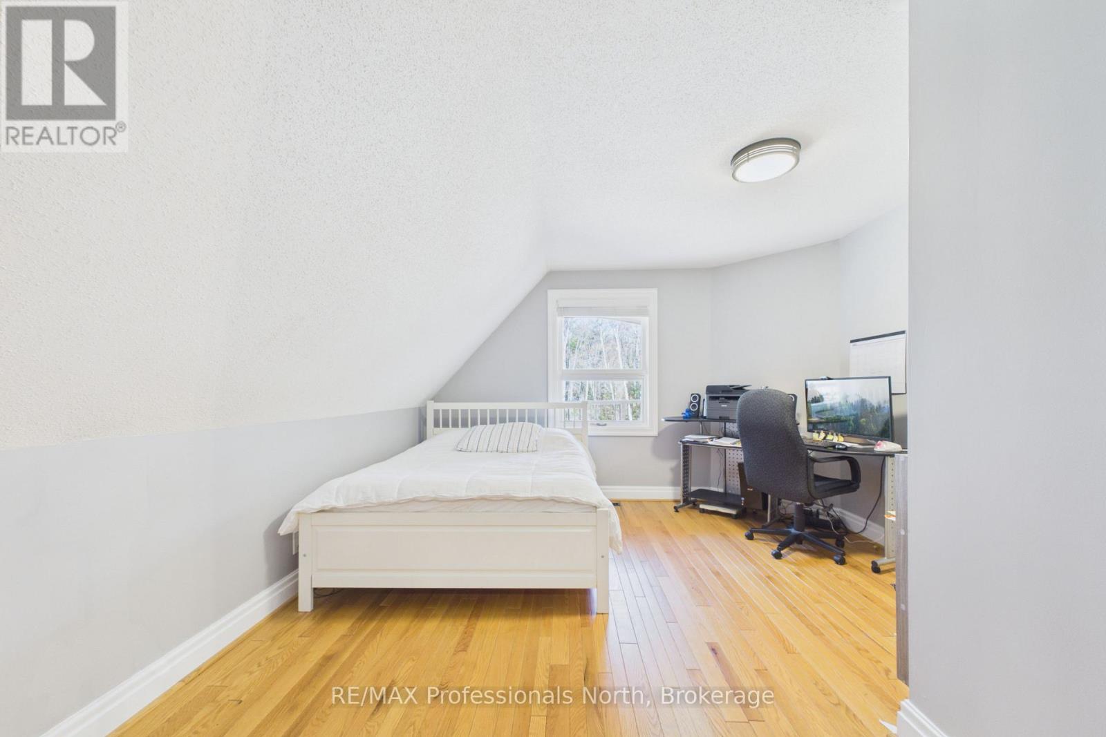 1196 RAVENSCLIFFE ROAD - 26