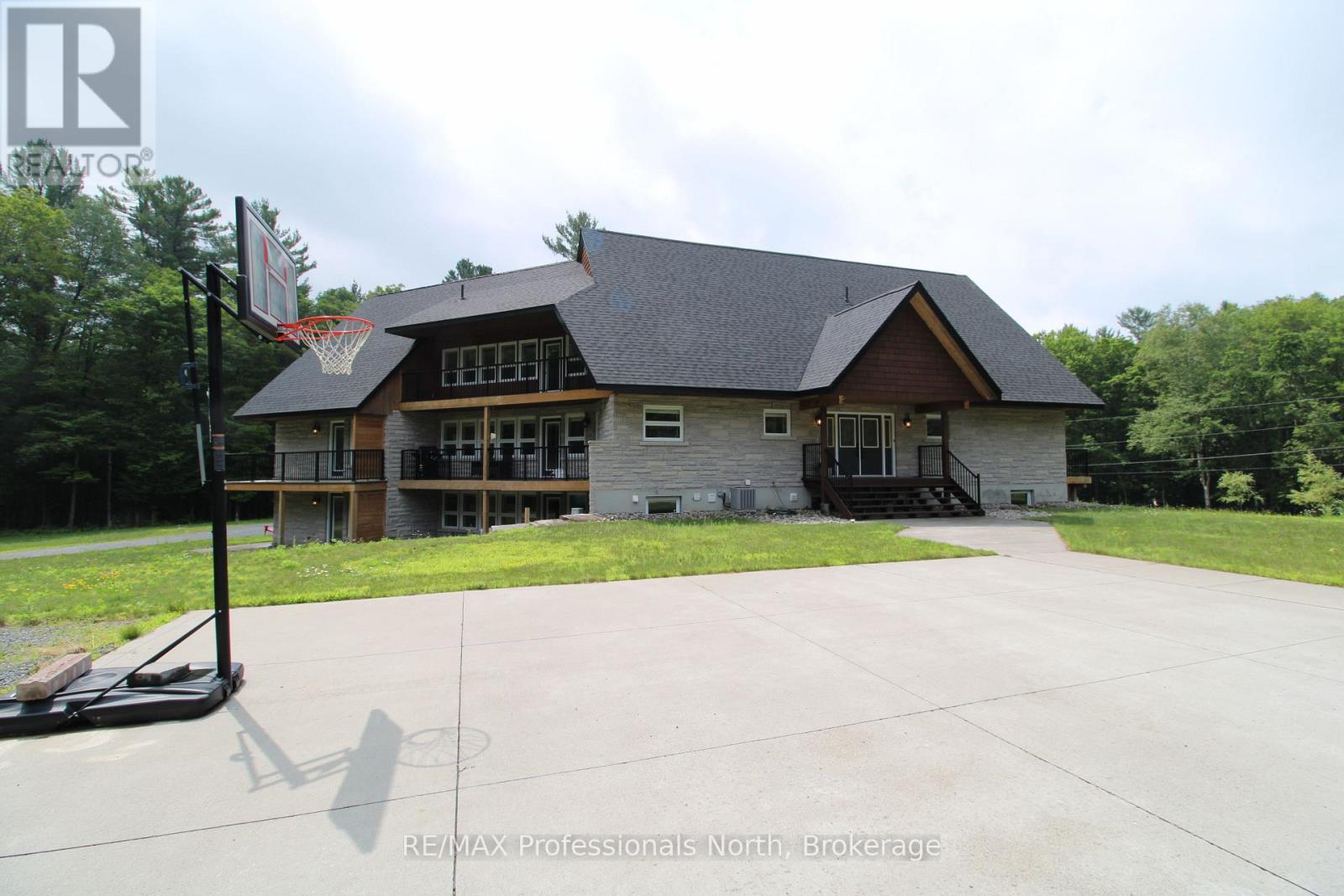 1196 RAVENSCLIFFE ROAD - 3