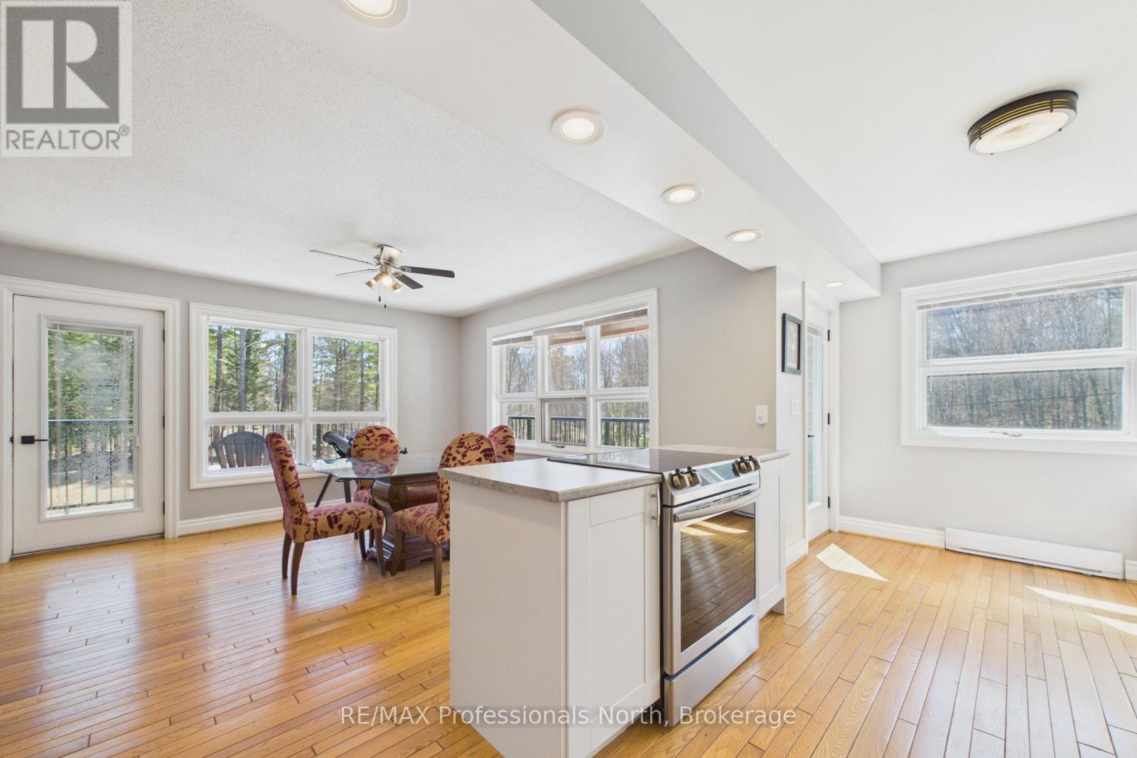 1196 RAVENSCLIFFE ROAD - 32