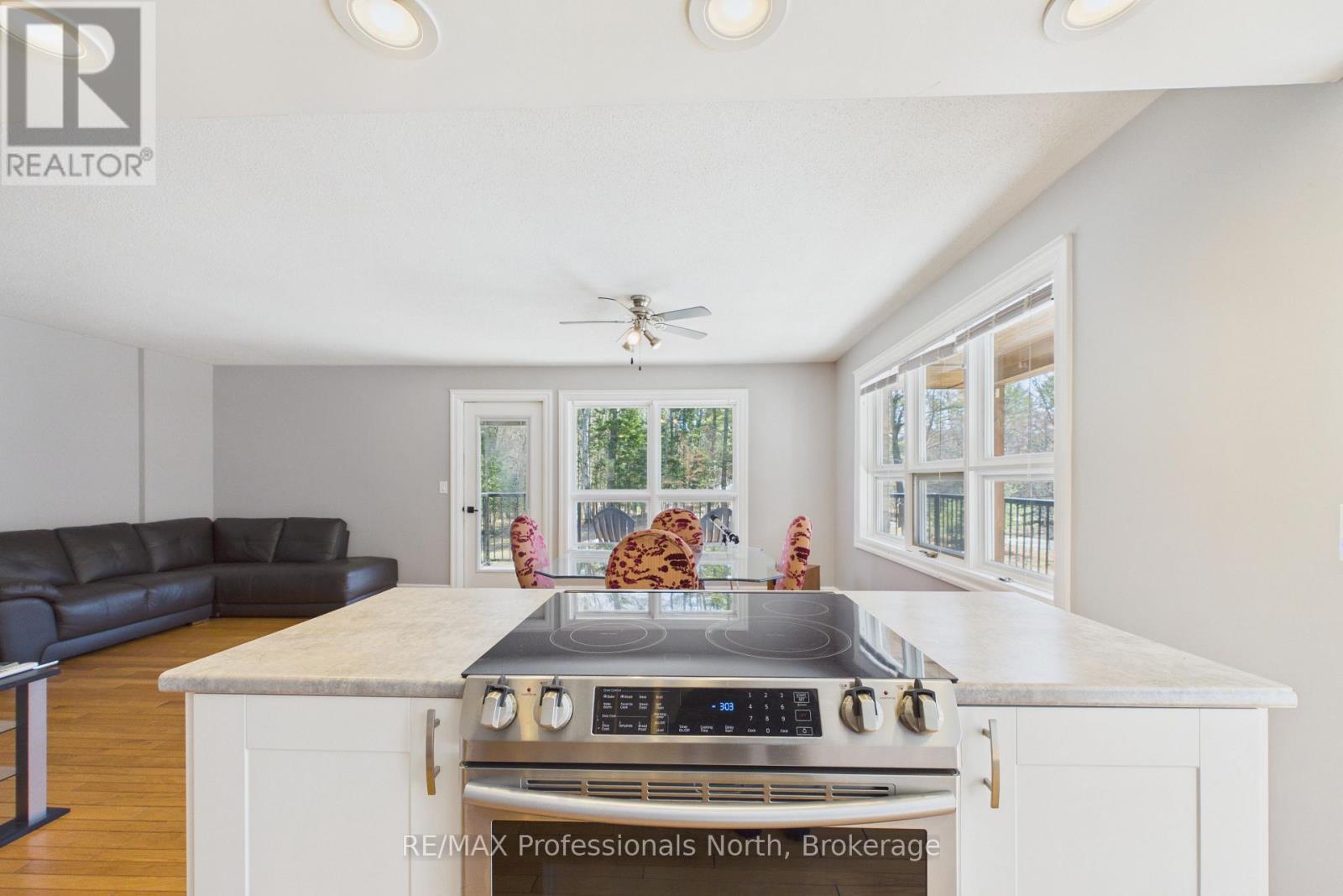 1196 RAVENSCLIFFE ROAD - 34