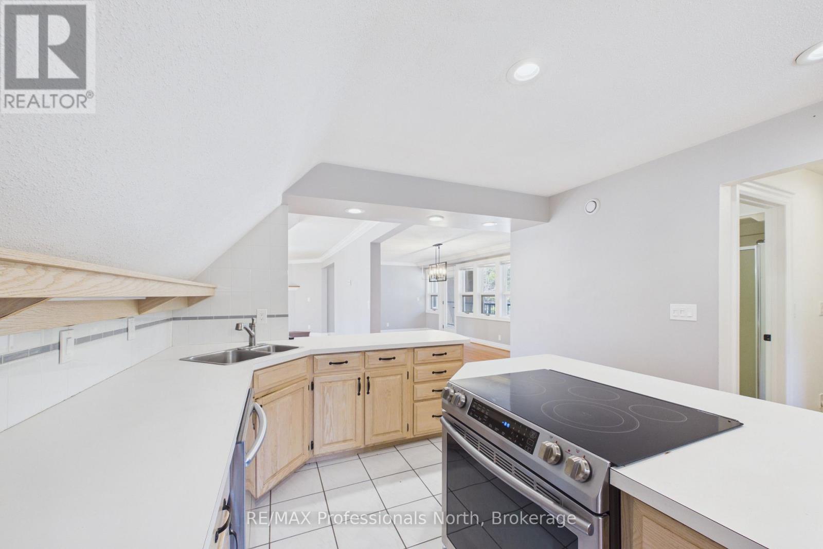 1196 RAVENSCLIFFE ROAD - 47