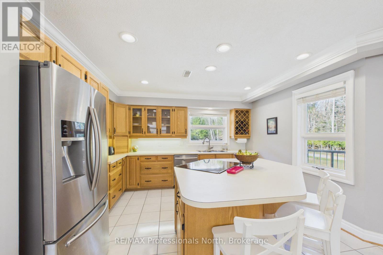 1196 RAVENSCLIFFE ROAD - 8