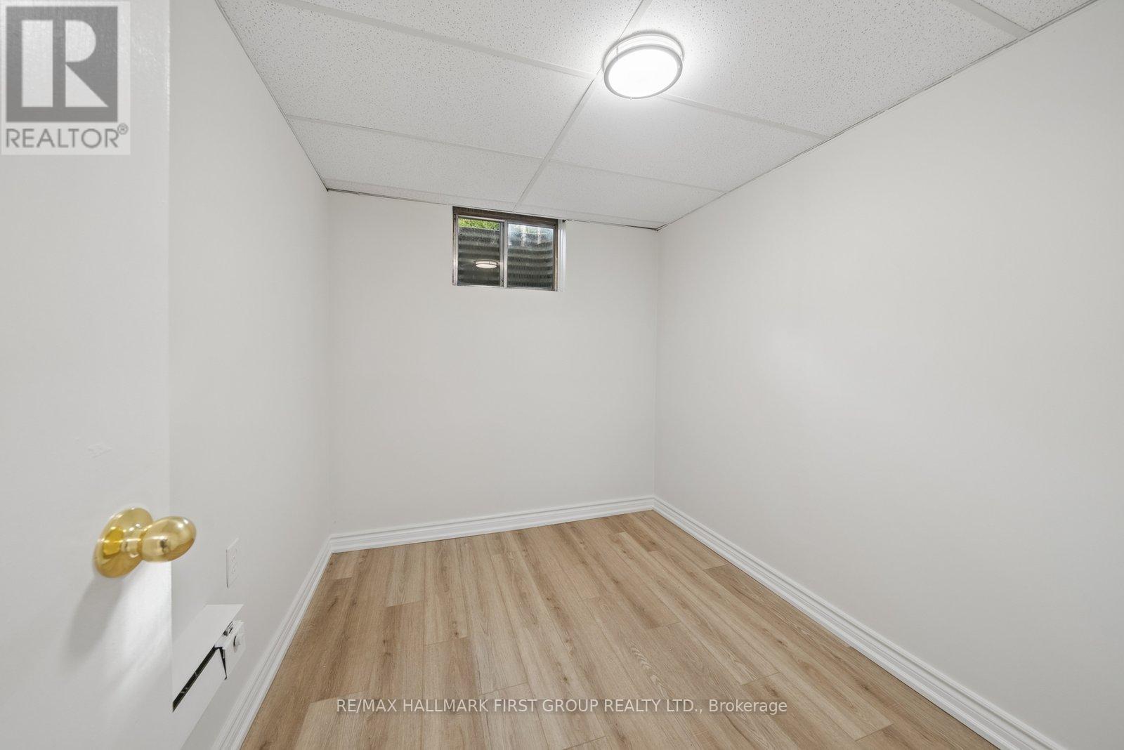 #190 70 CASS AVENUE - Image 26