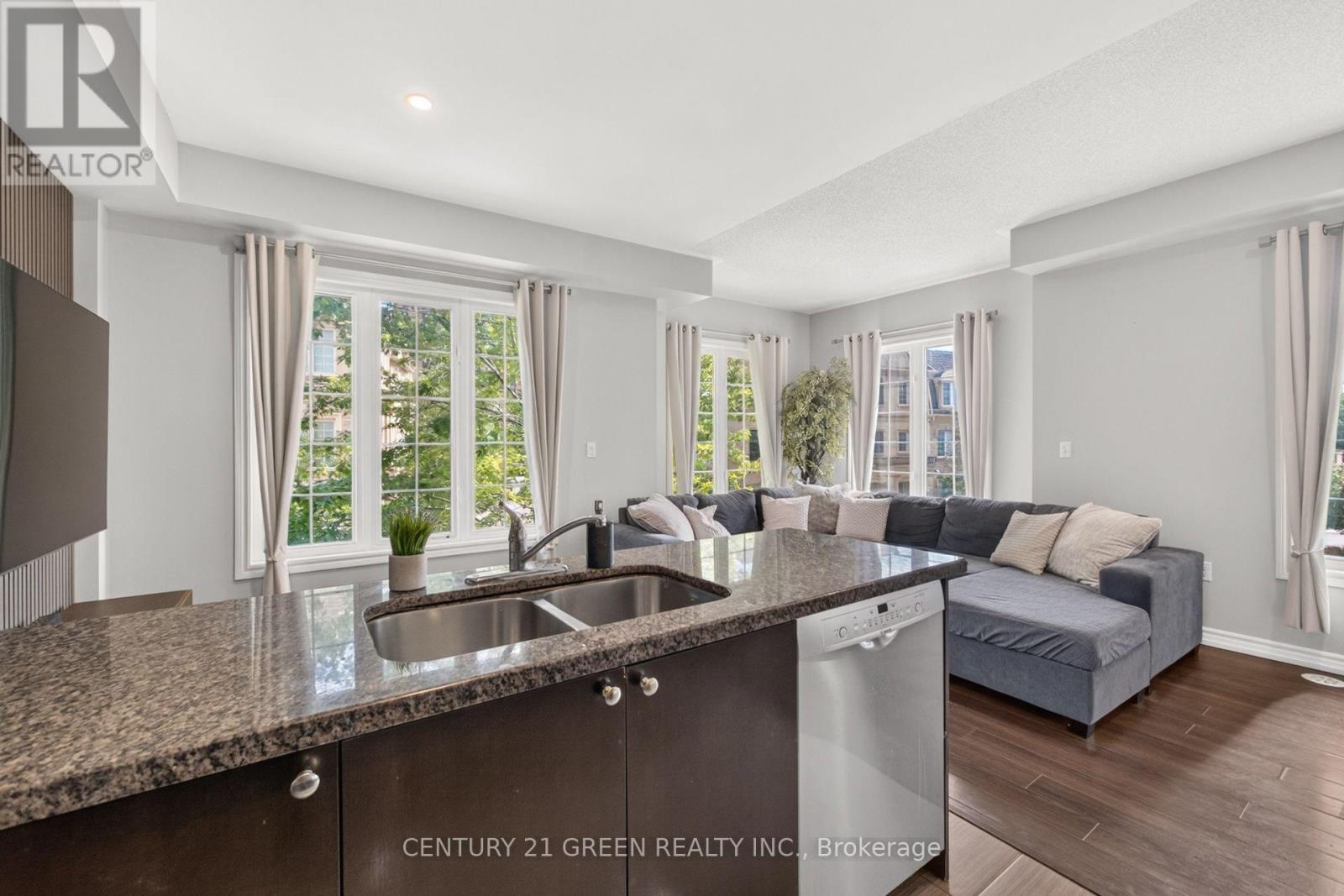 #111 1250 ST. MARTINS DRIVE - Image 28