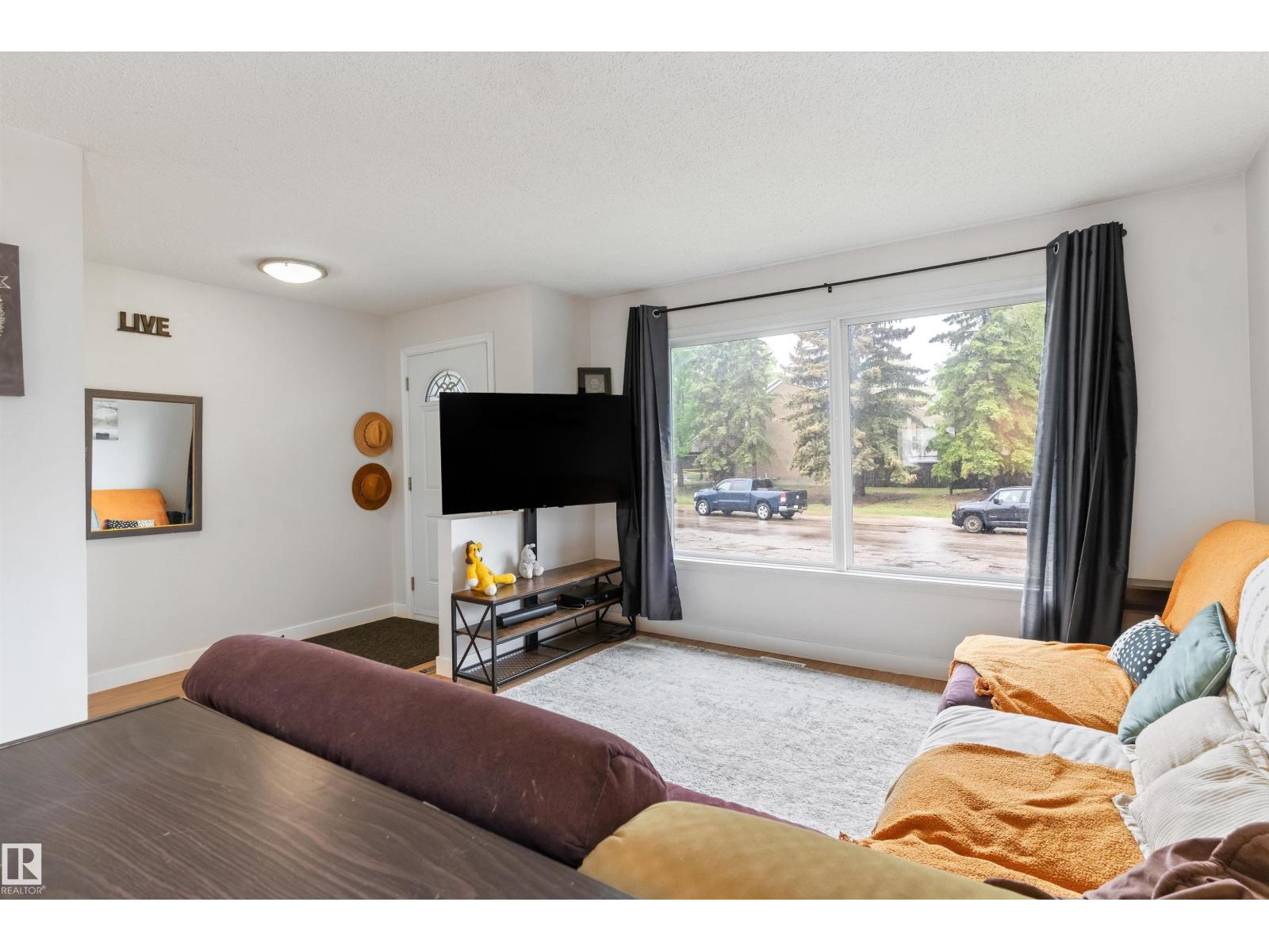 18045 96 AV NW - 10