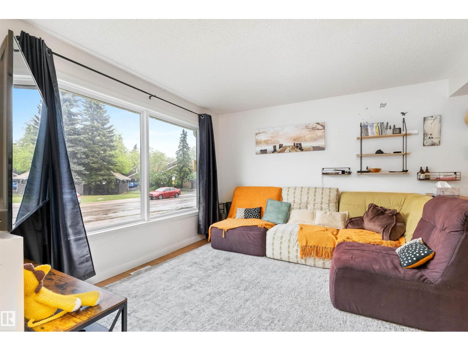 18045 96 AV NW - 11