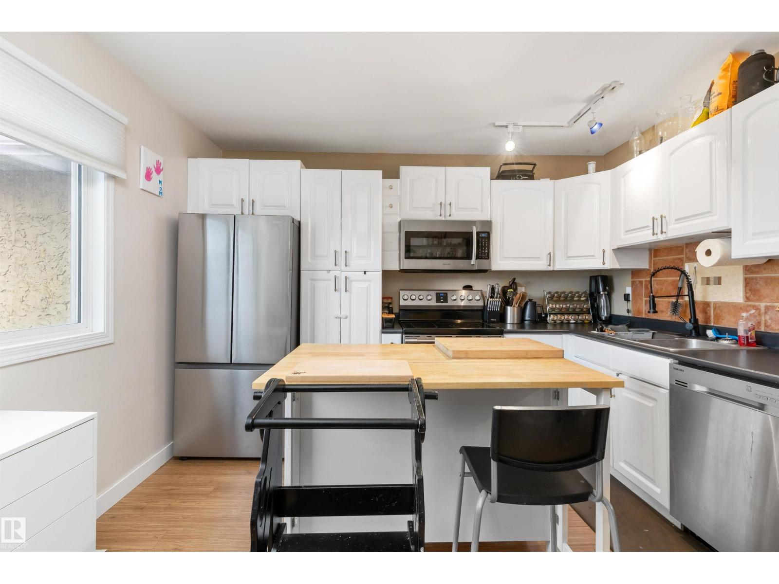 18045 96 AV NW - 5