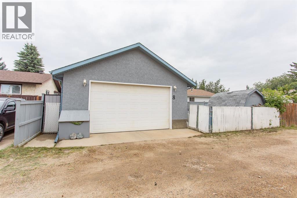 Listing photo – 8 Caswell Close, Red Deer