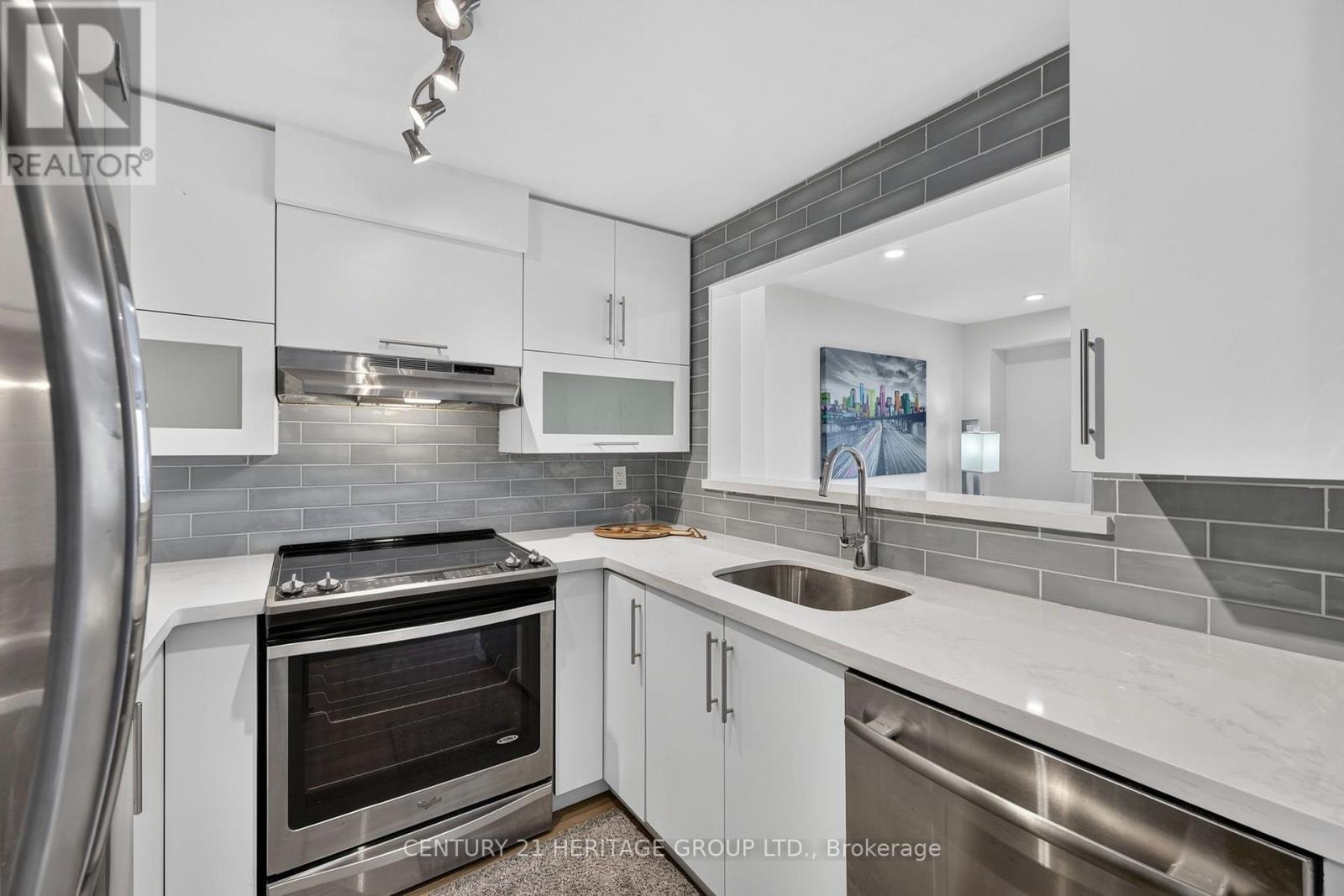 19 MAJESTY BOULEVARD - Image 10