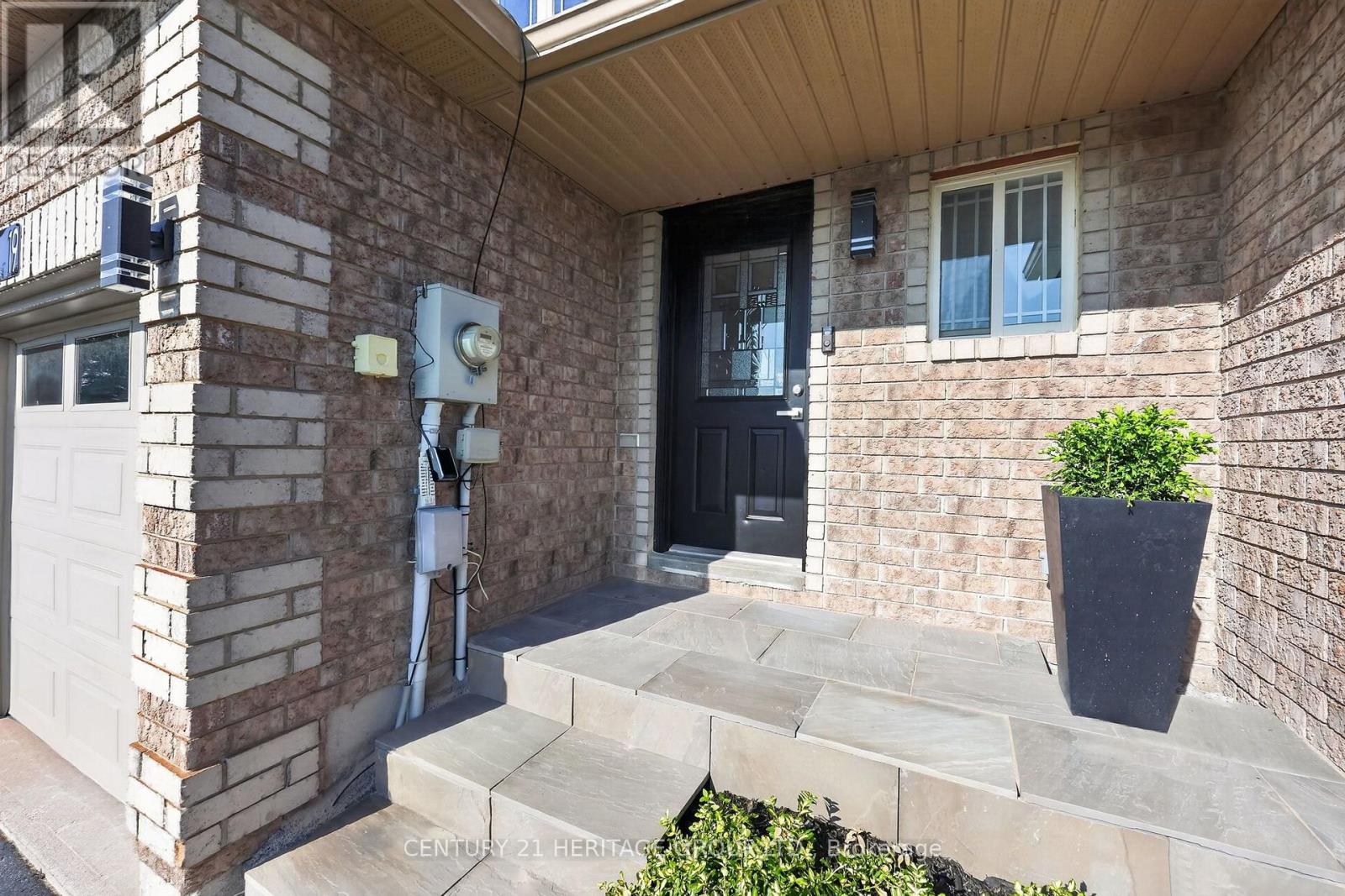 19 MAJESTY BOULEVARD - Image 6