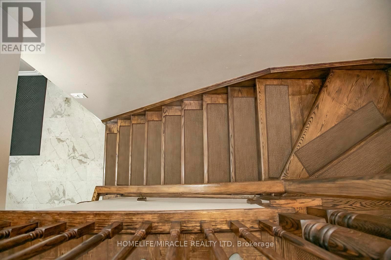 81 NARROW VALLEY CRESCENT - 22