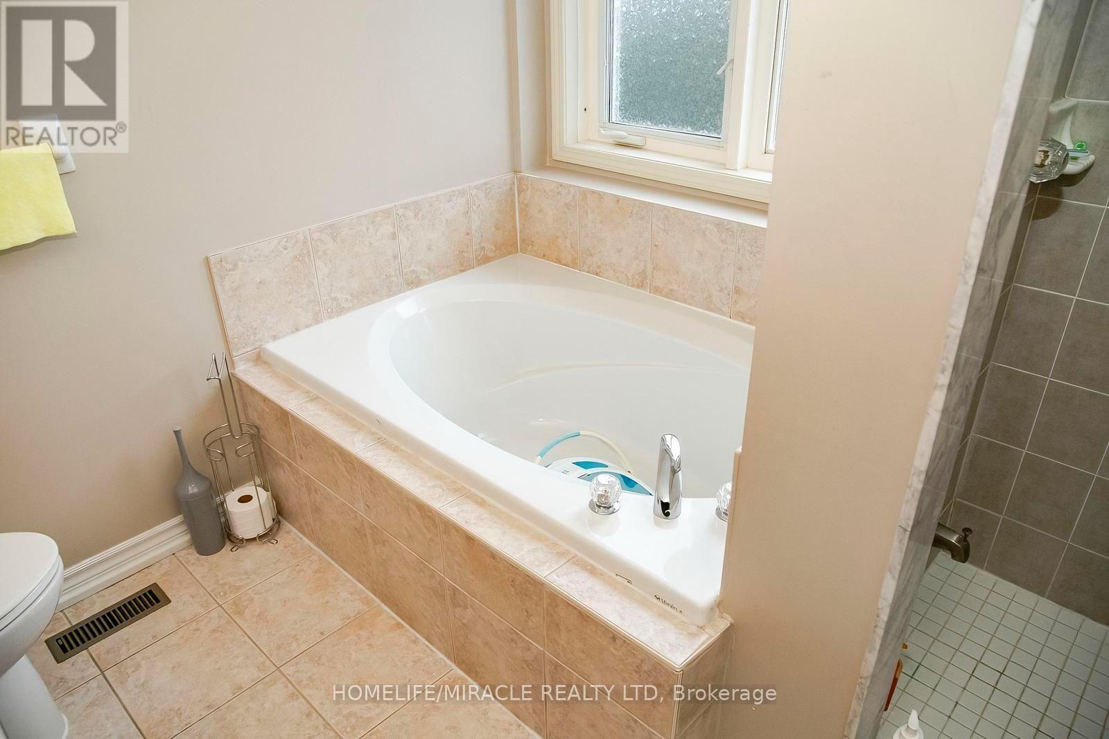 81 NARROW VALLEY CRESCENT - 28