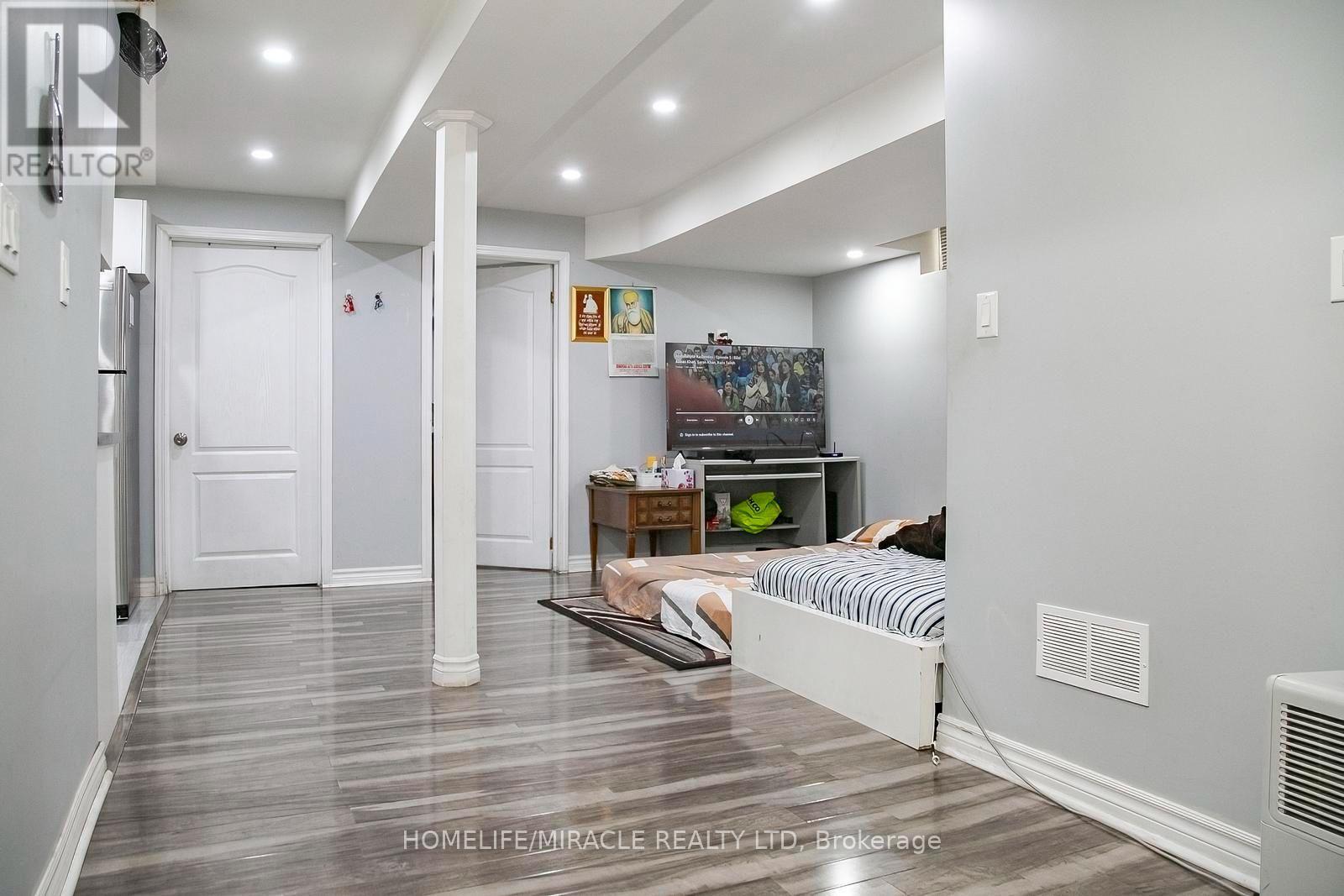 81 NARROW VALLEY CRESCENT - 40