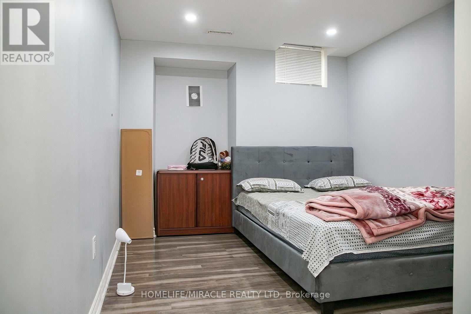81 NARROW VALLEY CRESCENT - 41