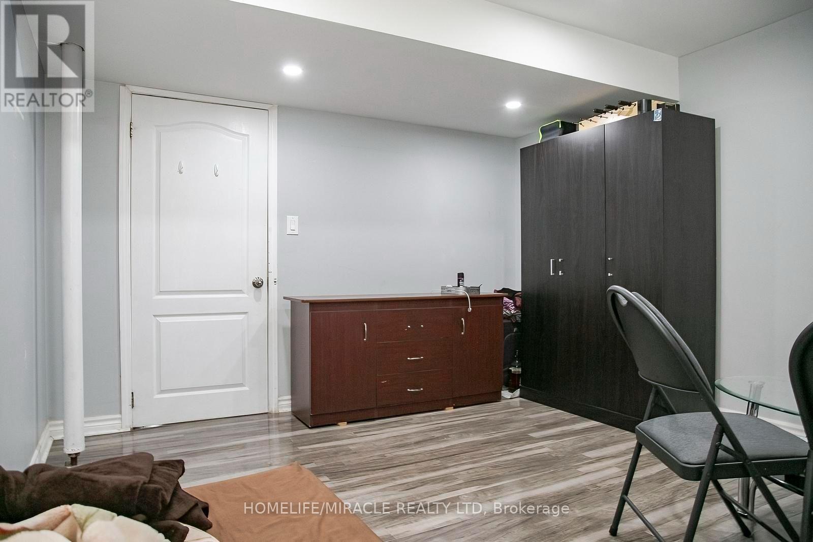 81 NARROW VALLEY CRESCENT - 44