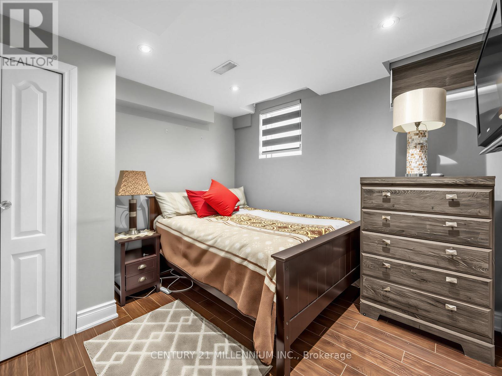 131 SUGARHILL DRIVE - 22