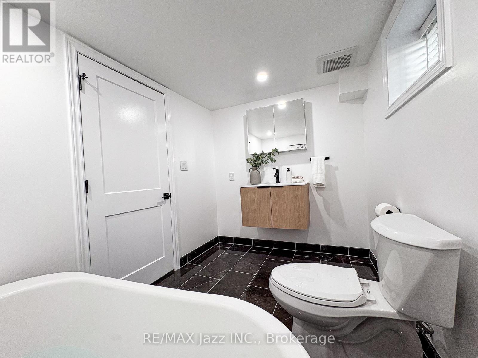 397 BEVERLY STREET - Image 23